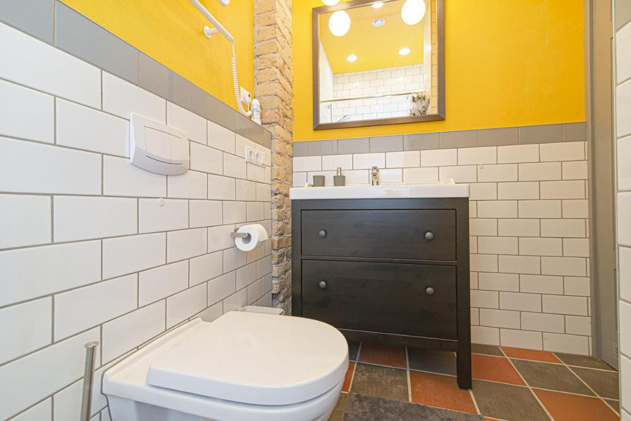 Modern Vilnius Old Town Apartment With Free Parking Bagian luar foto